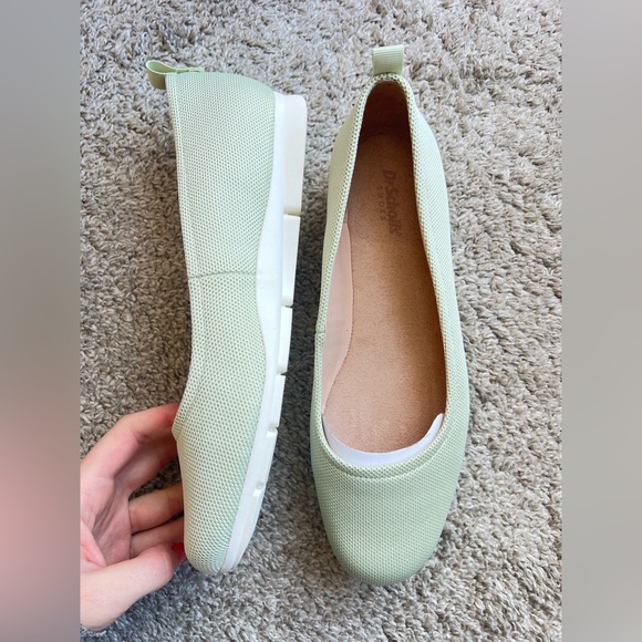 Dr. Scholl's Women's Light Green Flats. Size 9.5 - Picture 4 of 5